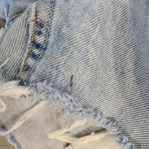 Vintage Levi's cut off shorts - Picture 4 of 4